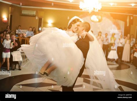 Amazing First Wedding Dance Of Stylish Wedding Couple At Luxury