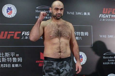Shamil Abdurakhimov Ufc Fight Night 122 Weigh Ins Video Mma Junkie