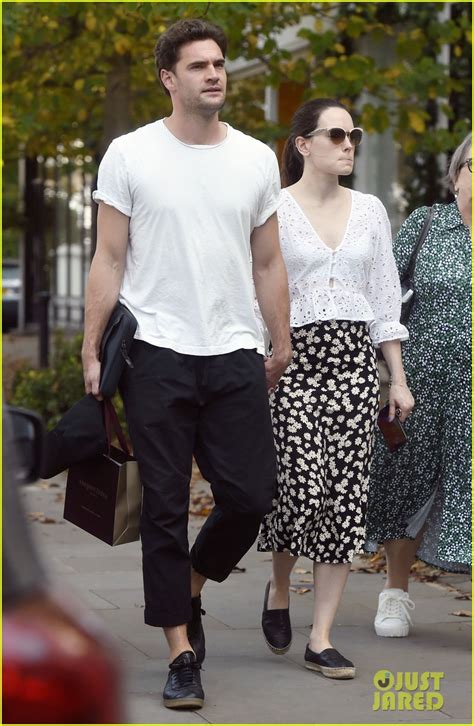 Daisy Ridley Tom Bateman Continue To Fuel Marriage Rumors By Wearing