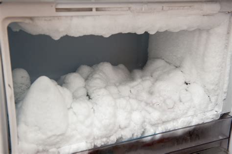 How To Quickly And Easily Defrost And Clean The Refrigerator