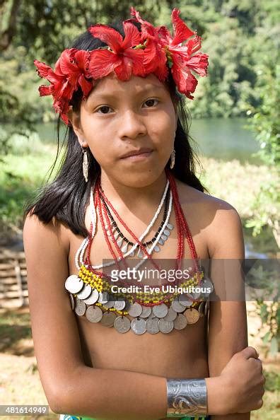 Panama Embera Indian Village Native Embera Indian Girl In Photo D Actualité Getty Images