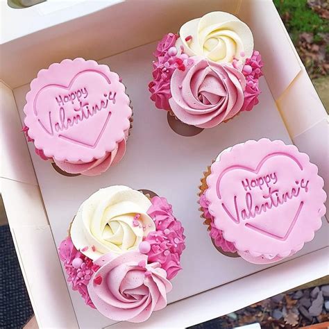 Pin By Sweet And Delicious On Cup Cakes Valentine Desserts Valentines Cakes And Cupcakes