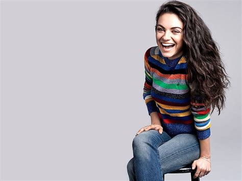 Mila Kunis 2016 Model Kunis Bonito Mila Sweater Jeans Actress Laughing Hd Wallpaper