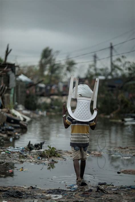 Rescuers race to reach tens of thousands of people trapped by vast areas of flooding. Rescue teams race to save hundreds trapped by Mozambique ...