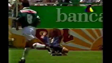 A very good first half, with leon on the offensive and extraordinary saves from talavera. León vs Pumas UNAM - Verano 1997 (HQ) - YouTube