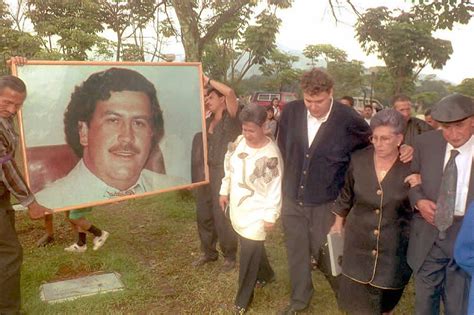 Váza Vázlat Scully Pablo Escobar Is He Still Alive Szerver Evez Lehetetlen