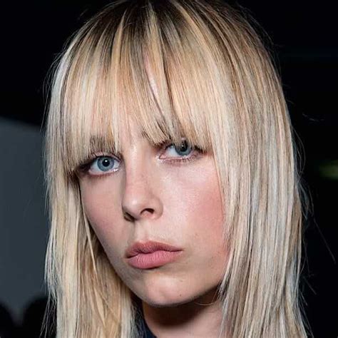 14 Hairstyles When Growing Out Fringe That Are Popular In 2023