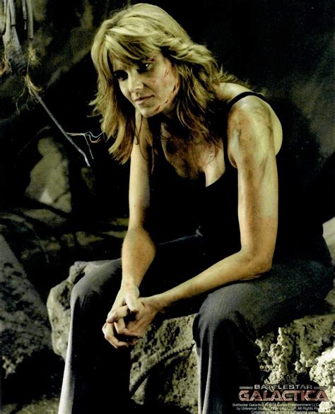 battlestar galactica lucy lawless as d anna biers seated 8 x 10 inch photo ltd17 at amazon s