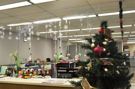 Open up a windowless work space by making the walls more interesting. 40 Office Christmas Decorating Ideas - All About Christmas