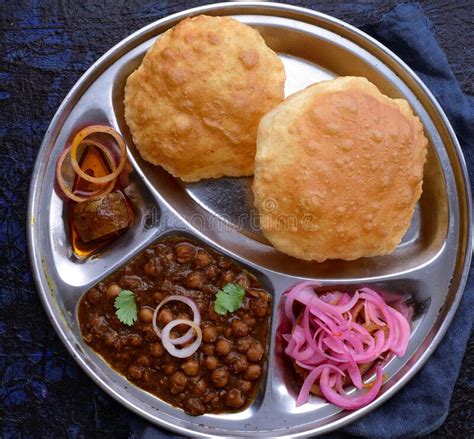 Последние твиты от chole bhature (@cholebhature9). Chole Bhature With Pickled Onions Stock Photo - Image of ...