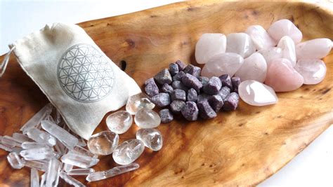Attract Love Kit 18 Stone Set Crystal Grids