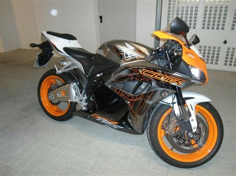 As you can see she's only done an average of 1600 miles a year and it shows in her. 2012-07-09-121326 : Honda CBR 600 RR ABS Limited Edition ...