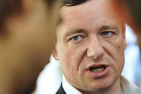 Před námi je půlhodina otázek a odpovědí, od mikrofonu co nejsrdečněji očekával david rath, že kolem jeho jmenování do funkce ministra zdravotnictví bude tolik povyku? Defiant David Rath remains in police custody | Radio Prague