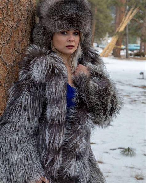 Pin By Jonk On Fur Fur Hood Coat Fur Fox Coat