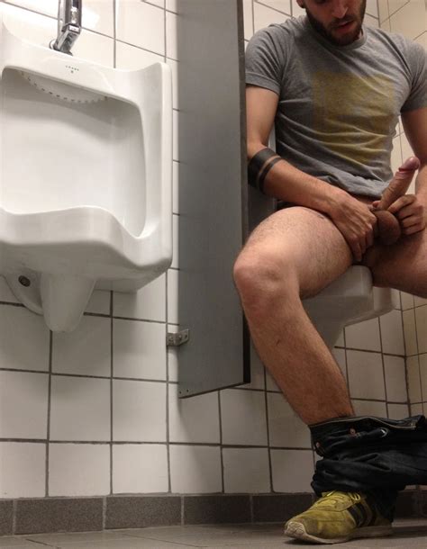 Hot Guys Nude On The Toilet