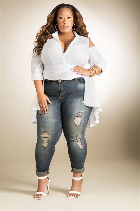 Plus Size Retailer Ashley Stewart Fall 2016 Extended Sizes Campaign Featuring Prominent Plus