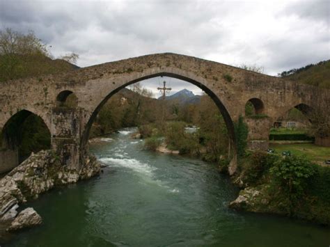Casa supereda is located in san juan de parres free wifi access is available in this holiday home the accommodation will provide you with a tv. Puente de Cangas de Onís - Apartamentos rurales La Corona