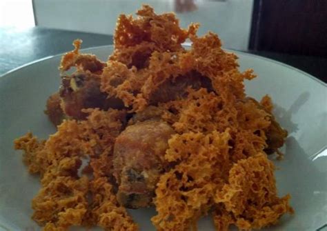 Awalnya kue serabi tepung beras yang berasal dari bandung ini disajikan dengan dua cara yakni dengan menggunakan kuah gula atau menggunakan toping oncom saja. Cara Membuat Adonan Kremes Sederhana - Resep Ayam Kremes ...