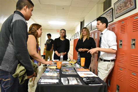 Dallas Graduados De Preparatoria Se Informan Sobre Colegio Comunitarios