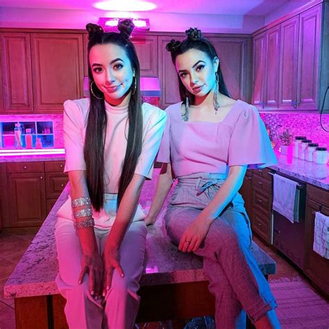 Pin By Graphiclifesavior On Merrell Twins Merrell Twins Instagram