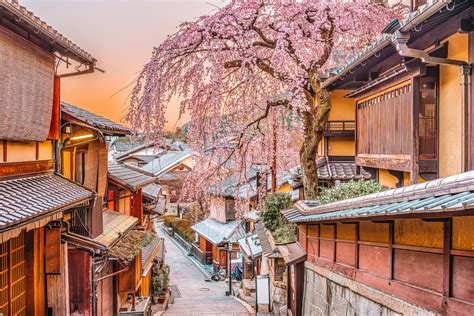 9 Cool Things To Do In Japan Away And Far