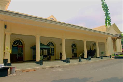 Peresmian museum rasulullah saw ditandai dengan pemukulan gong dan pemotongan pita di pintu masuk oleh wali kota, kemudian bersama wakil wali kota probolinggo mochammad soufis subri, ketua tim penggerak pkk aminah hadi zainal abidin dan tamu lainnya masuk ke dalam museum. 40 Tempat Wisata Menarik dan Wajib Dikunjungi di ...