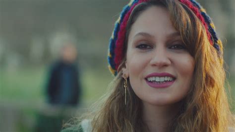 Dört dönem işini üst üste çeken ünlü oyuncu. Farah Zeynep Abdullah, IMDB'de Rekor Kırdı