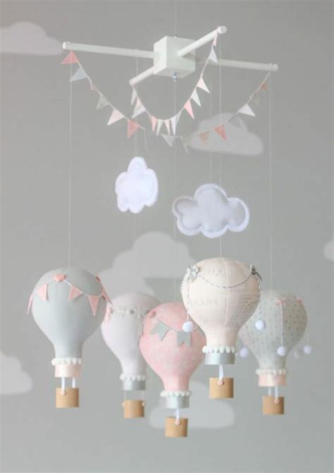 Du willst für dein mädchen ein babyzimmer einrichten und bist auf der suche nach besonderen ideen. kinderzimmer gestaltung balloons dekoration für das babyzimmer mädchen ideen gestaltung ...