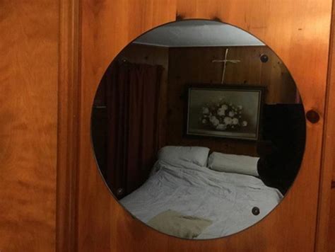 People Trying To Take Photos Of Mirrors They Want To Sell Is My New