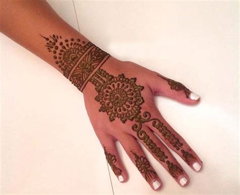 25 Magnificent Henna Cuff Designs For Inspiration Sheideas