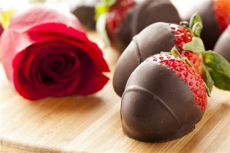 The Calories Of Chocolate Dipped Strawberries In Edible Arrangements