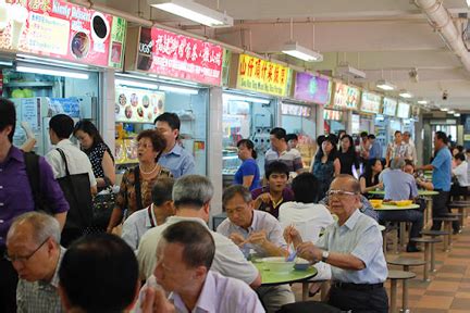 Hong lim market and food centre was one of the first hawker centres to pop out in chinatown, before maxwell and amoy street food centres. Hong Lim Food Centre