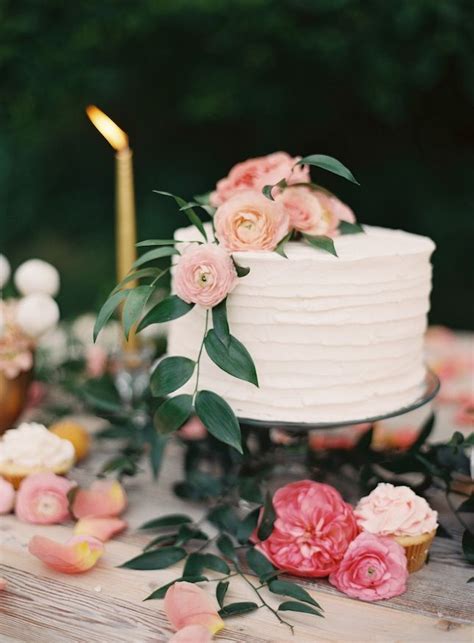 Do you love baking cakes to bring to your friends and family's party? Buttercream wedding cake ideas,Frosting