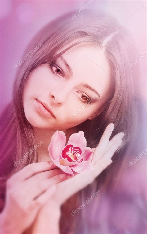 Beautiful Girl With Orchid Flower — Stock Photo