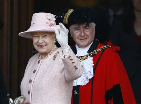 Queen Opens Bbc Mediacityuk Hub In Salford On Jubilee Tour Manchester Visit