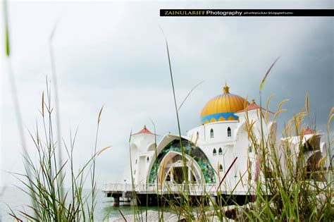 Marine police ready to combat human trafficking in straits of malacca. zainulariff photography: Masjid Selat (Melaka)