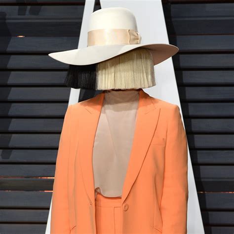 sia posts nude photo of herself to stop someone from selling naked paparazzi pics e news