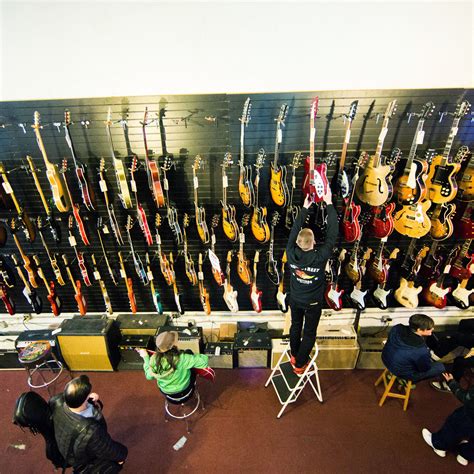 30th Street Guitars A Shop Of Good Vibrations The New York Times