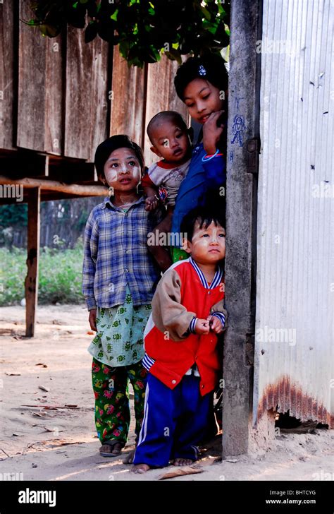 Karen Refugee Children Umpium Refugee Campthai Burmese Border