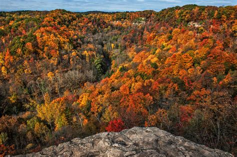 5 Breathtaking Lookouts For Fall Colours Near Toronto