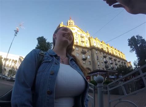 【画像】ウクライナの爆乳女子高生を発見！ 気になる芸能まとめ