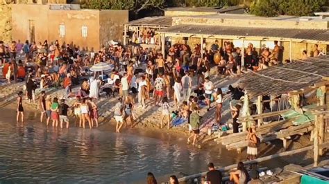 Crowded Ibiza Beach And No Distancing Sunset Party Madrid Metropolitan