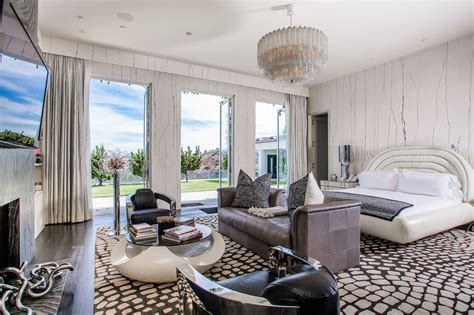 See Inside Gwen Stefanis Over The Top Beverly Hills Mansion