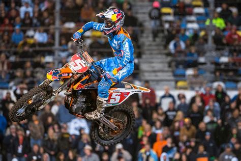 Anderson, who also moved up to the 450 class last year, gave the new husqvarna team their first supercross win ever after passing seely with six laps left to go. How Ryan Dungey Won the 2015 Supercross Championship