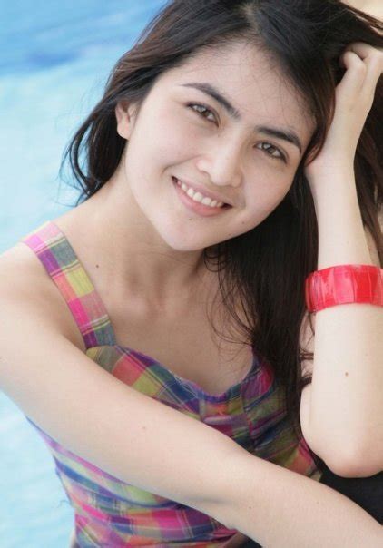 Ida Ayu Kadek Devi Sharing Foto Artis Indonesia