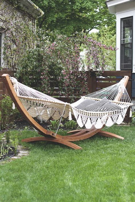 42 Outdoor Hammock Ideas For Backyard Relaxing Homemydesign