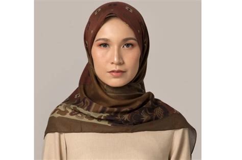 Cara Memakai Hijab Seperti Nissa Sabyan