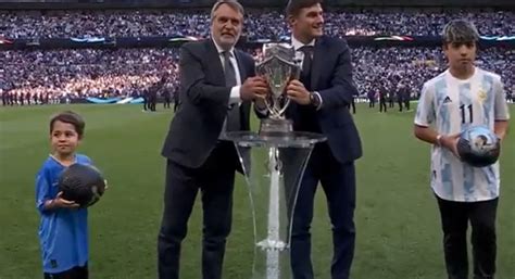 Italia Vs Argentina Diego Maradona Es Homenajeado En La Finalissima 2022 Con Banderas Sus