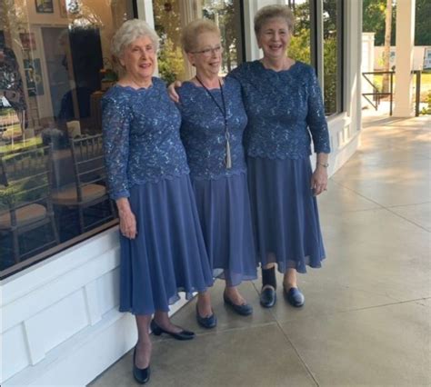 Three Grandmas Turn Up To Wedding In The Same Outfit Without Planning