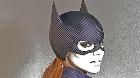 Leslie Grace Continuar No Papel De Batgirl Diz Site